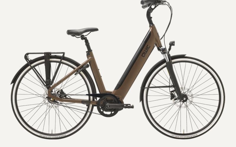 <p>✔Accu in frame ✔Middenmotor ✔7 versnellingen ✔Riemaandrijving ✔QWIC display</p>

<p>De Premium i MN7+ Belt is bij uitstek een e-bike voor de fietser met oog voor detail. In 2020, het jaar van lancering, werd dit innovatieve model bekroond tot&nbsp;winnaar&nbsp;van de&nbsp;AD Fietstest 2020.</p>
