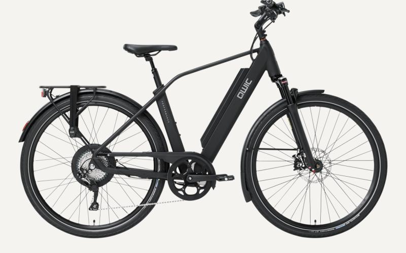 <p>✔Accu in frame ✔Achterwielmotor ✔Derailleurversnelling ✔25 km/h</p>

<p>De Performance RD11 is een luxe, krachtige en snelle&nbsp;25 km/u&nbsp;e-bike.&nbsp;De combinatie van de&nbsp;achterwielmotor&nbsp;met de sportieve&nbsp;derailleurversnellingzorgt voor ongekende prestaties.</p>
